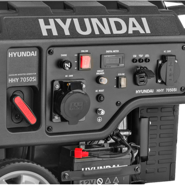 Бензиновый инверторный генератор Hyundai HHY 7050Si для гаража фото
