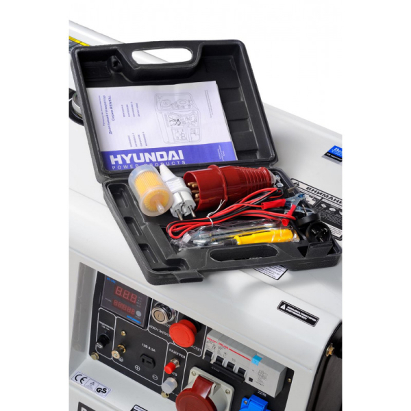 Дизельный генератор Hyundai DHY 8000SE-3  передвижной фото